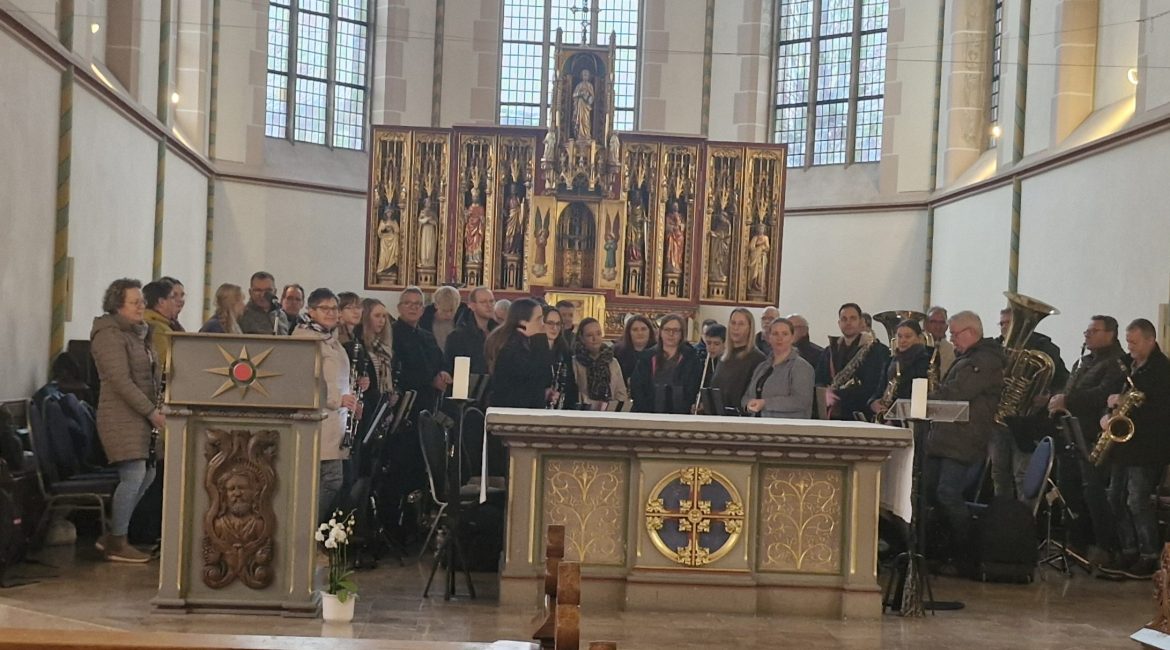 Adventsklänge in der Eltener Kirche – Musik als Herzstück des Weihnachtsmarktes